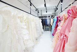 品揃え充実、着物＆ドレス